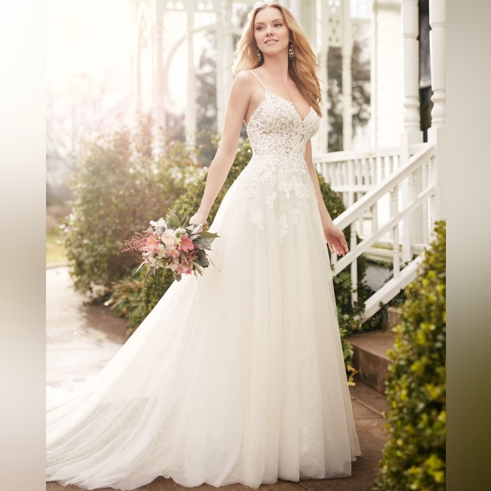 Stunning Martina Liana wedding dress worn once.